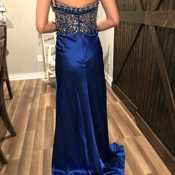 💙💙host pick💙💙Gorgeous prom dress!! - Picture 4 of 9